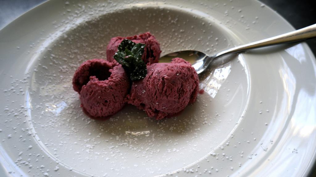 Zaku Krogs 주르칼네 외부 사진